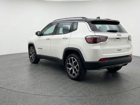 Used 2025 Jeep Compass Limited image 6