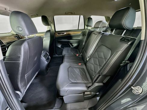 Used 2025 Volkswagen Atlas SE FWD image 28