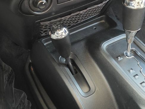 Used 2018 Jeep Wrangler Unlimited Sport S image 29