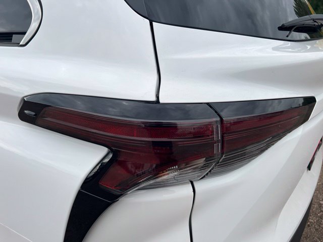 Used 2024 Toyota Sienna LE AWD/4WD image 9