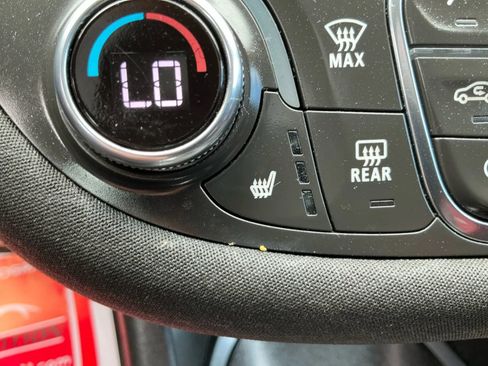 Used 2021 Chevrolet Malibu LT image 31