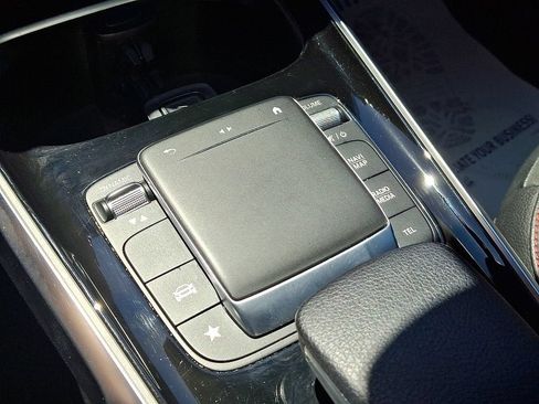 Used 2022 Mercedes-Benz GLB 250 image 26
