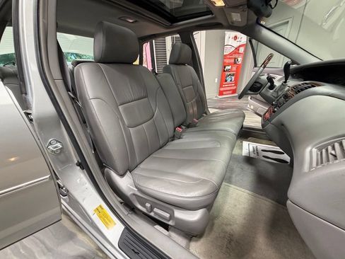 Used 2003 Toyota Avalon XLS FWD image 4