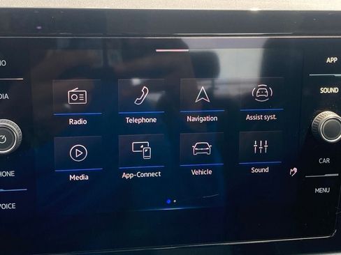 Used 2025 Volkswagen Jetta SE FWD image 23