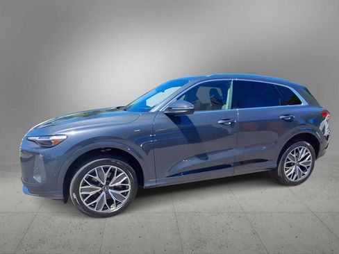 Certified 2025 Audi Q5 Premium w/ Premium Plus AWD/4WD image 4