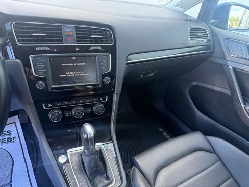 Used 2016 Volkswagen Golf SportWagen FWD image 12