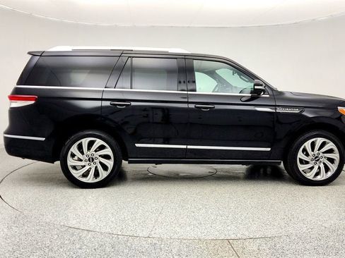 Used 2024 Lincoln Navigator Reserve image 4