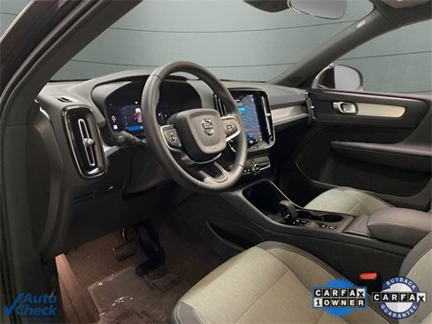 Used 2025 Volvo XC40 B5 Core image 15