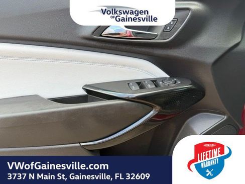 Used 2025 Chevrolet Trax LT w/ LT Convenience Package FWD image 16