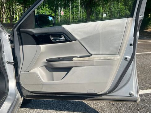 Used 2017 Honda Accord LX image 13