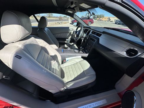 Used 2011 Ford Mustang Premium w/ Comfort Pkg image 18