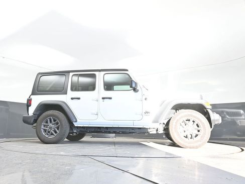 Used 2025 Jeep Wrangler Sport S image 25