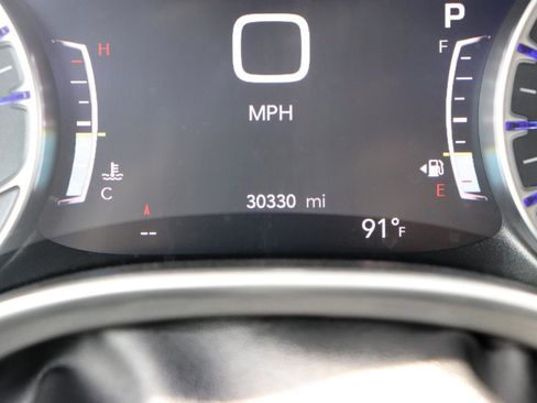 Used 2026 Chrysler Pacifica Select FWD image 32