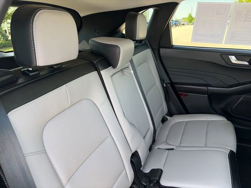Used 2023 Ford Escape Platinum AWD/4WD image 33