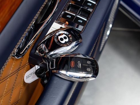 Used 2021 Bentley Bentayga w/ First Edition Specification AWD/4WD image 92