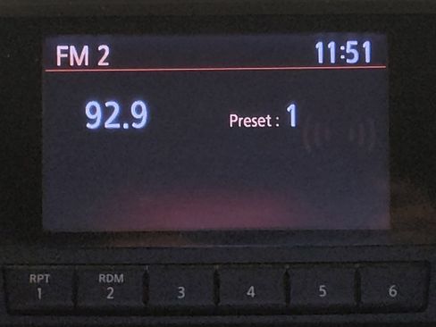 Used 2018 Nissan Titan SV image 25