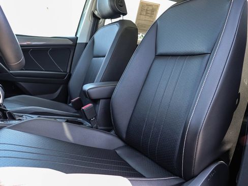 Certified 2022 Volkswagen Tiguan SE w/ Panoramic Sunroof Package FWD image 23