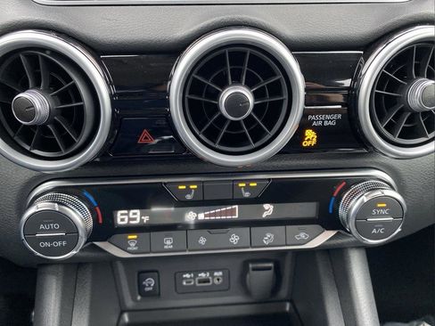 New 2025 Nissan Sentra SR w/ Lighting Package image 17