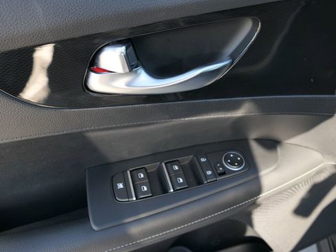 Used 2024 Kia Forte GT-Line image 13