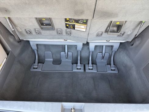 Used 2019 Toyota Sienna XLE FWD image 19