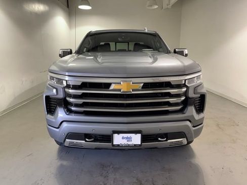 Used 2025 Chevrolet Silverado 1500 High Country AWD/4WD image 2