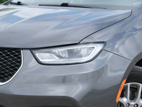 Used 2023 Chrysler Pacifica Touring-L image 35