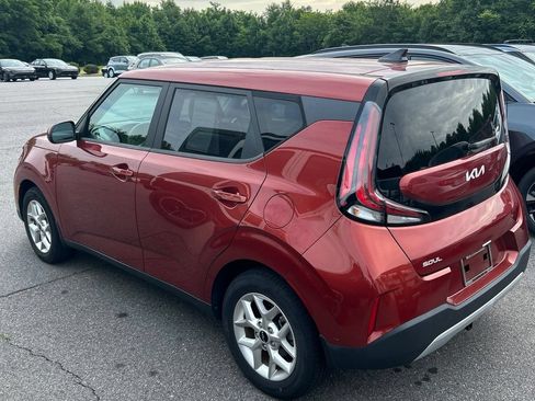 Certified 2023 Kia Soul LX w/ LX Technology Package FWD image 6