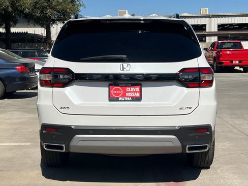 Used 2023 Honda Pilot Elite image 8