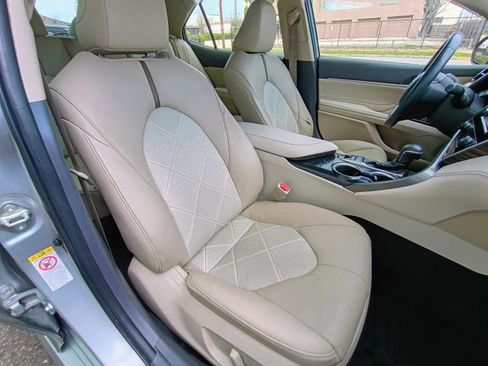 Used 2018 Toyota Camry XLE image 43