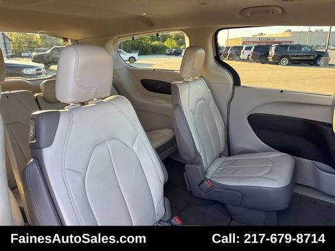 Used 2017 Chrysler Pacifica Touring-L image 55
