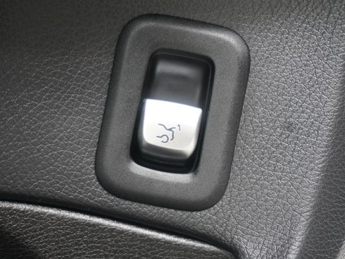 Used 2016 Mercedes-Benz C 300 Sedan image 27