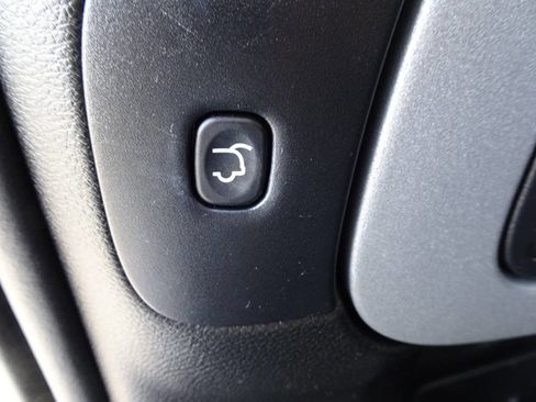 Used 2017 Jeep Cherokee Trailhawk image 10