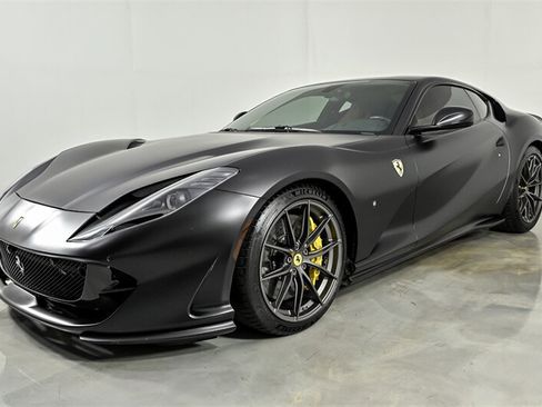 Used 2018 Ferrari 812 Superfast RWD image 5