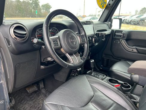 Used 2018 Jeep Wrangler Unlimited Sahara image 14
