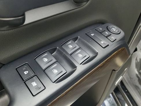 Used 2018 GMC Sierra 2500 Denali w/ Duramax Plus Package AWD/4WD image 19