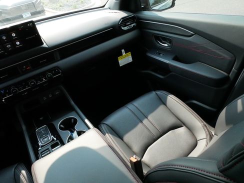 Certified 2026 Honda Pilot Black Edition image 11