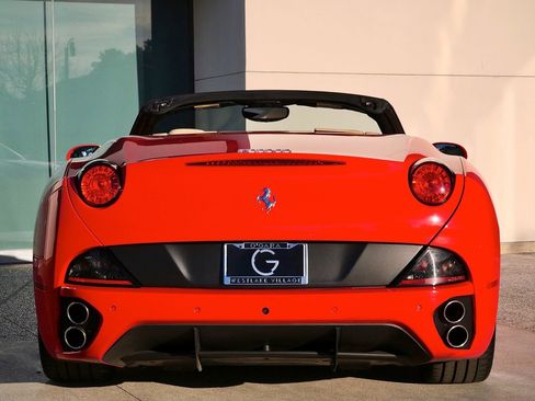 Used 2013 Ferrari California image 6