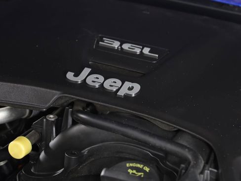 Used 2021 Jeep Gladiator Sport image 20