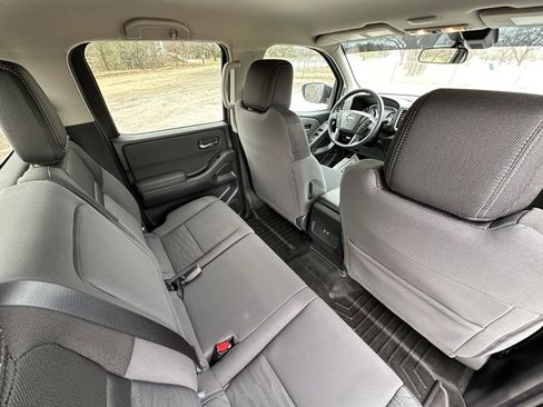 Used 2024 Nissan Frontier SV w/ Technology Package image 19