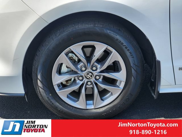 Used 2021 Toyota Sienna LE FWD image 13