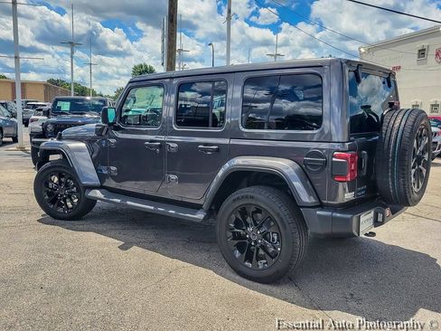 Certified 2025 Jeep Wrangler Unlimited Sahara AWD/4WD image 10