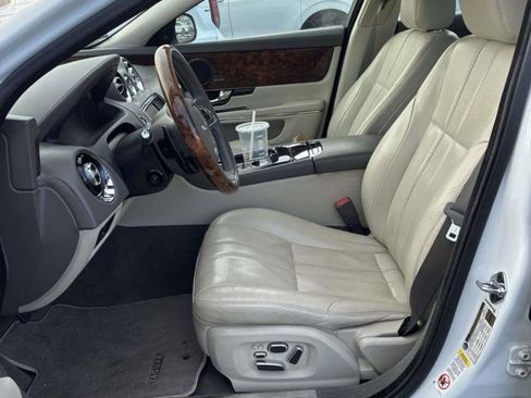Used 2013 Jaguar XJ image 3