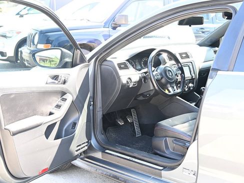 Used 2012 Volkswagen Jetta GLI FWD image 11