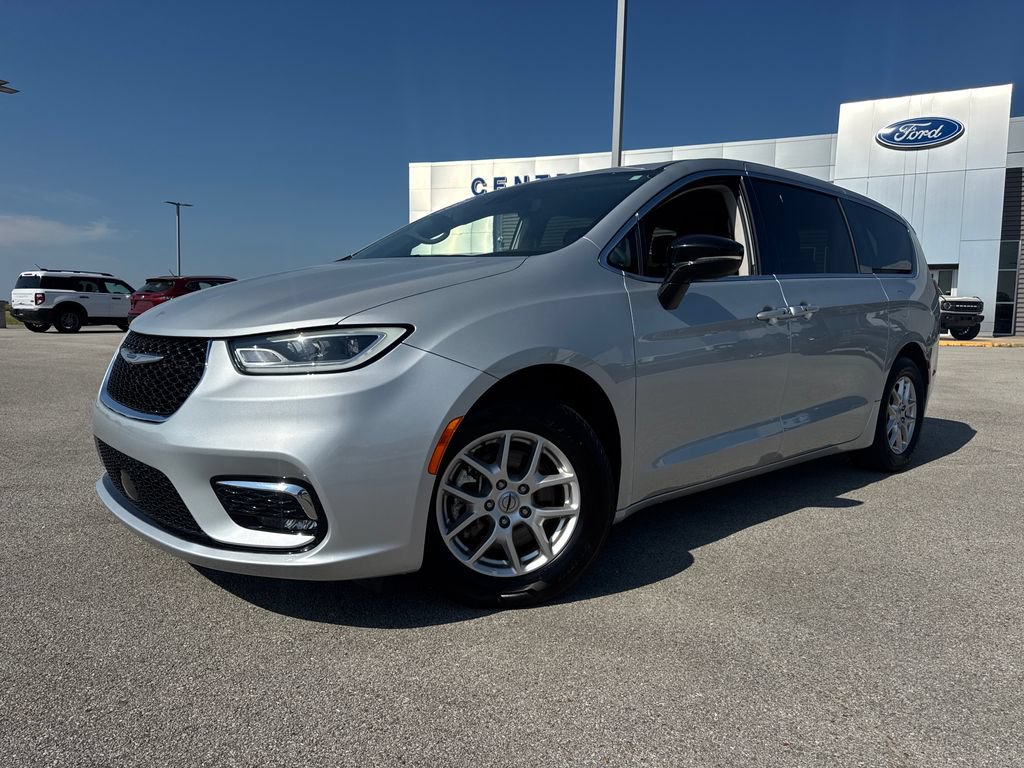 Used 2024 Chrysler Pacifica Touring-L FWD 360° Tour