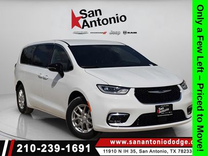 New 2026 Chrysler Pacifica Select