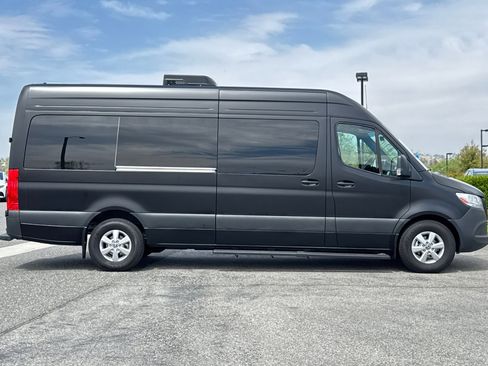 Used 2024 Mercedes-Benz eSprinter 170 Cargo image 7