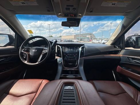 Used 2020 Cadillac Escalade Premium Luxury w/ Escalade Sport Edition AWD/4WD image 22