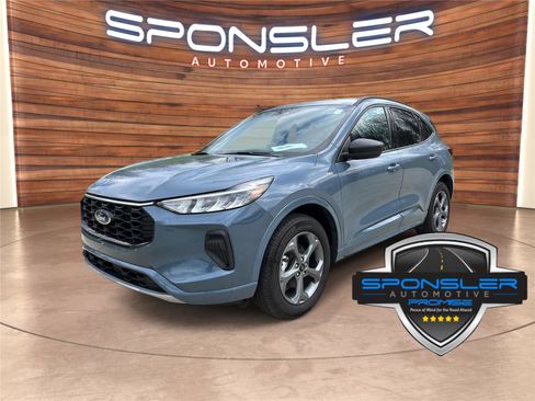 Used 2024 Ford Escape ST-Line w/ Tech Pack #1 AWD/4WD image 1