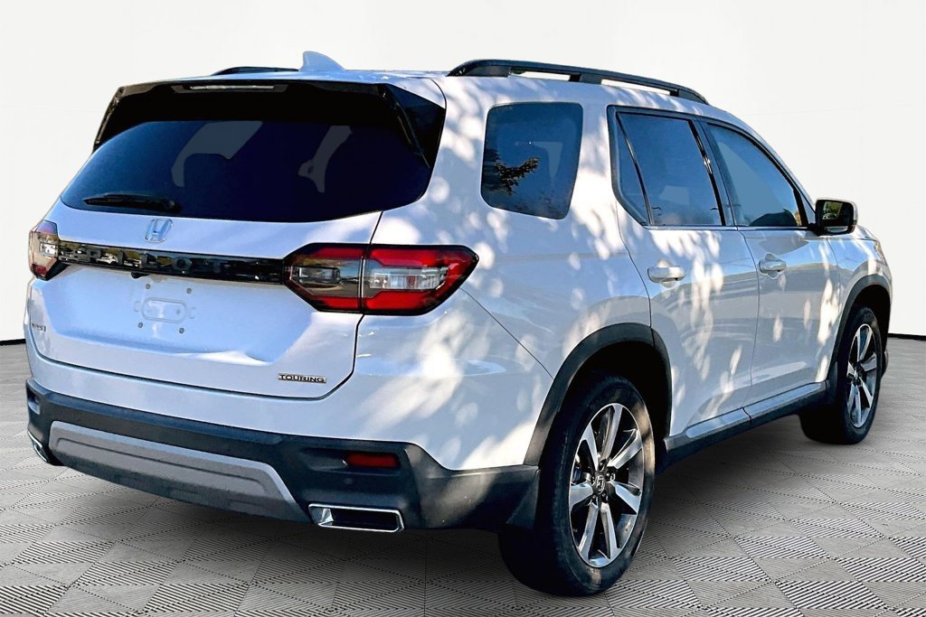 Used 2024 Honda Pilot Touring image 6