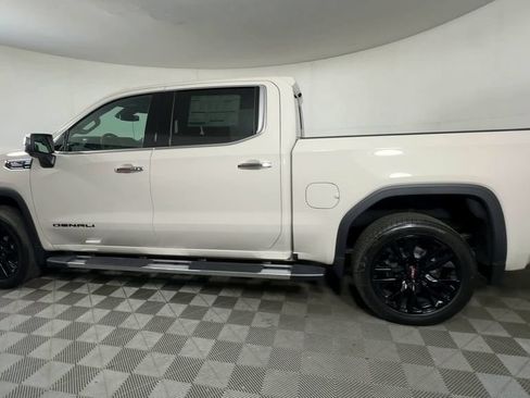 New 2026 GMC Sierra 1500 Denali w/ LPO, Black Badging Package AWD/4WD image 8